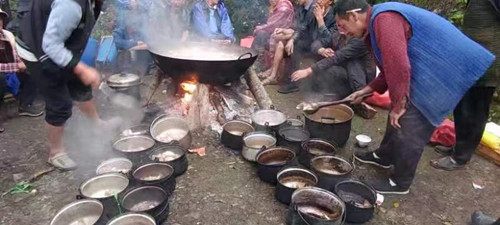 丽江各地纳西族举行七月小祭天仪式