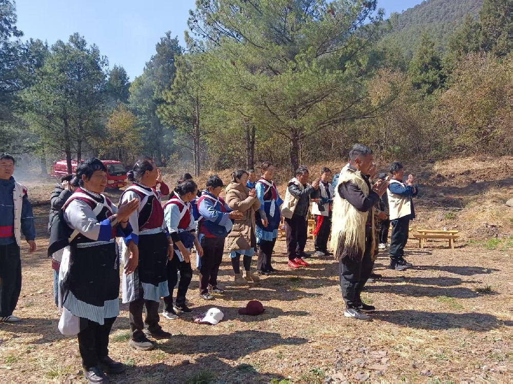 美鲁纳西村举行纳西族传统祭天仪式